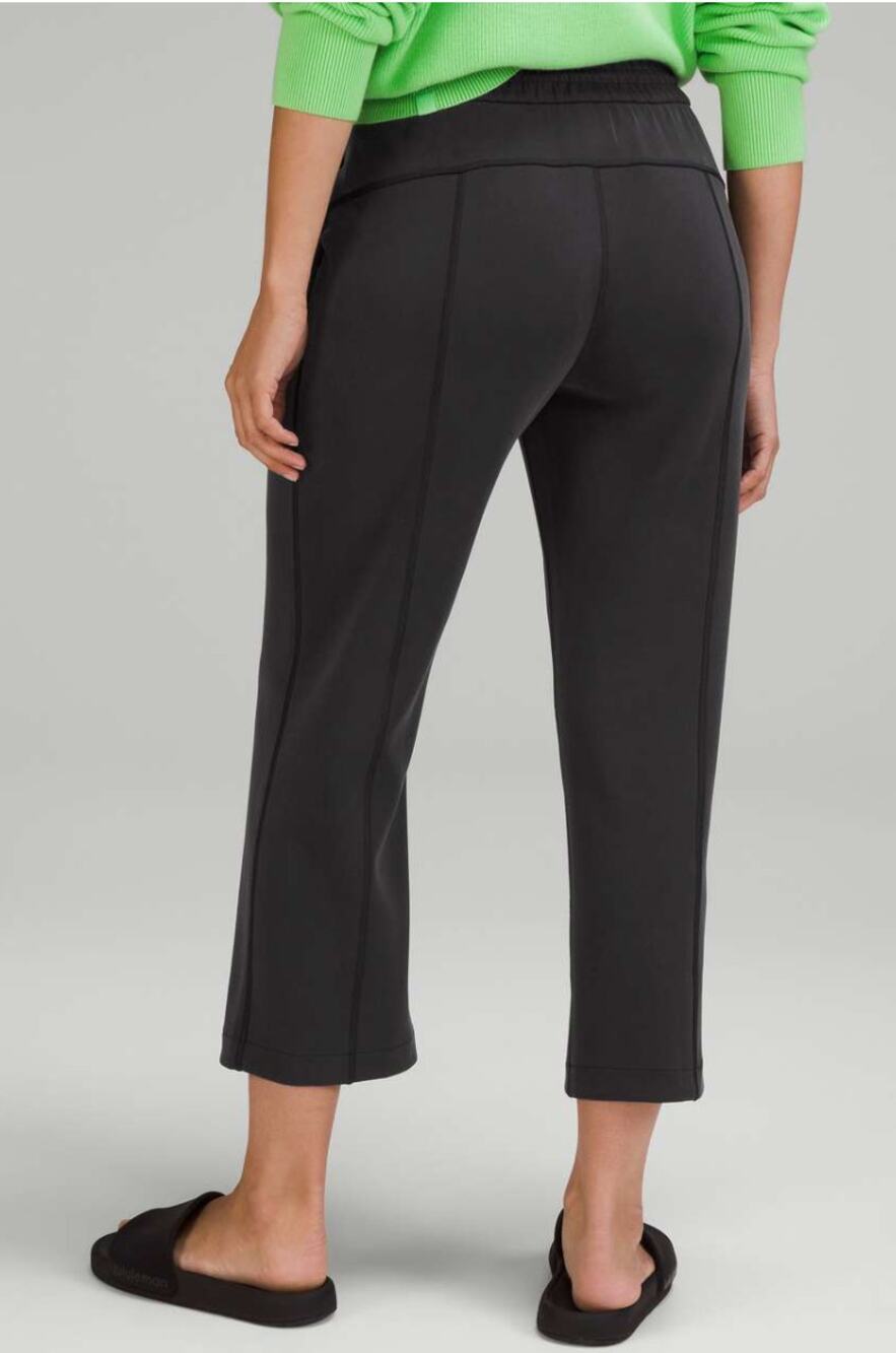 Lululemon Softstreme High-Rise Straight Leg Crop in Black